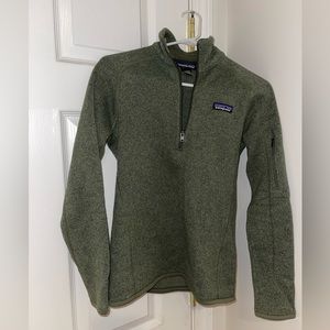 COPY - Patagonia quarter zip pullover in green! Size XS.